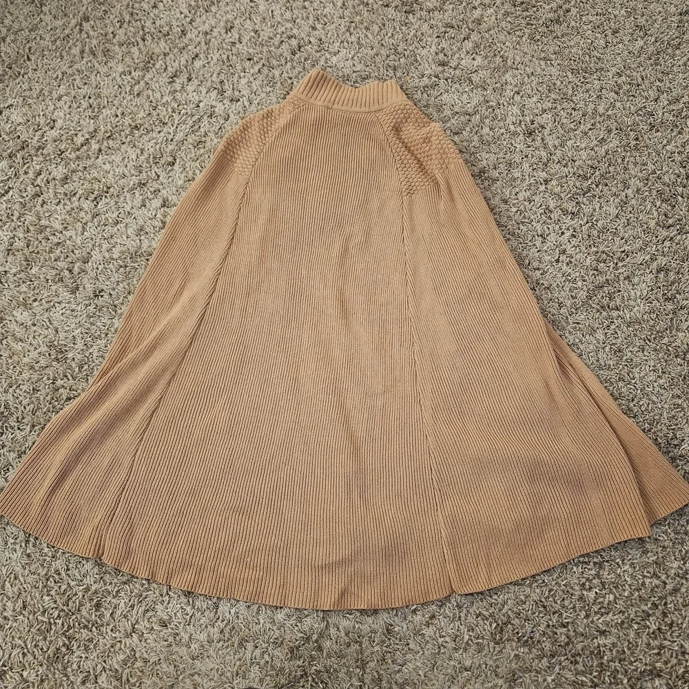G.I.L.I. Tan Sweater Cape‎ Poncho Gold Button Detail Size M/L Knit Boho Chic
